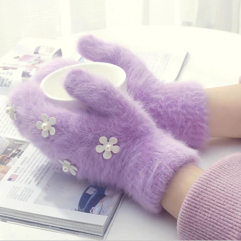 2020 Fashion Warm Winter Gloves Women Luxury Flower Decoration Fur Gloves For Girl winter outdoor Female Handmade
2020 Fashion Warm Winter Gloves Women Luxury Flower Decoration Fur Gloves For Girl winter outdoor Female Handmade