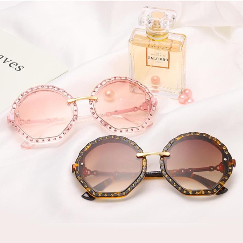 New Fashion Women Sunglasses Shell Frame Imitation Diamonds Lady Sun Glasses Pearl Flower Style Eyeglasses 649C
New Fashion Women Sunglasses Shell Frame Imitation Diamonds Lady Sun Glasses Pearl Flower Style Eyeglasses 649C