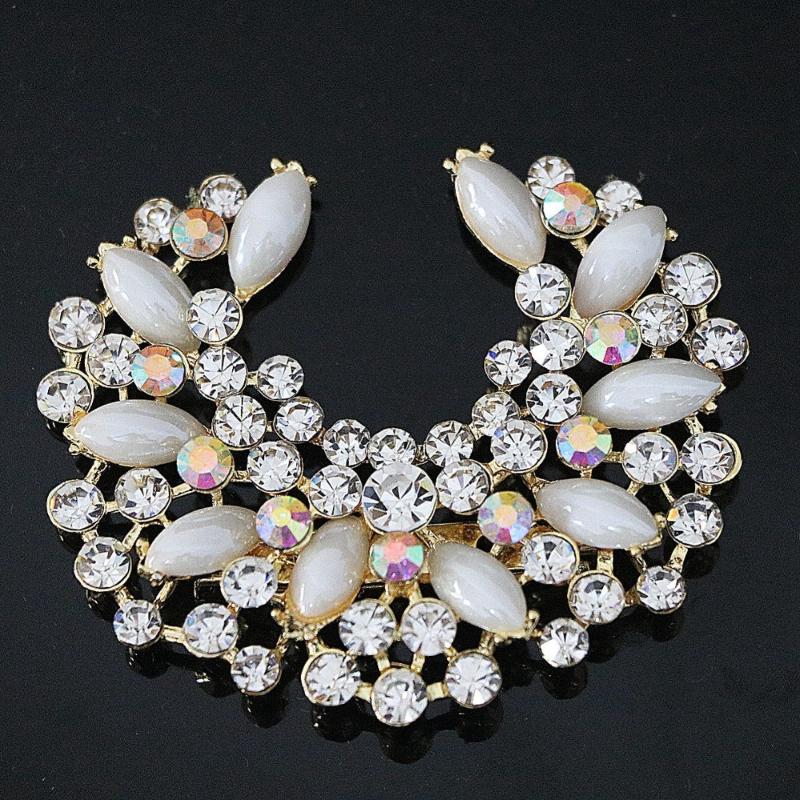 Free shipping semi-precious vintage moon shape brooch 60*72mm rhinestone elegant women gifts gold-color pins jewelry B1249
Free shipping semi-precious vintage moon shape brooch 60*72mm rhinestone elegant women gifts gold-color pins jewelry B1249