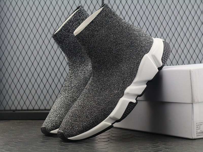 2020 Cheap Mens socks Shoes Trainers Race Runners Black Red Triple White Flat Men Women Mid Sport Boots Sneakers size 36-45
2020 Cheap Mens socks Shoes Trainers Race Runners Black Red Triple White Flat Men Women Mid Sport Boots Sneakers size 36-45