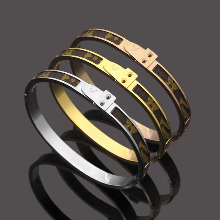 Europe America Fashion Style Lady Women Titanium steel Engraved V Initials Pasting Leather Narrow Bangle Bracelet 3 Color
Europe America Fashion Style Lady Women Titanium steel Engraved V Initials Pasting Leather Narrow Bangle Bracelet 3 Color