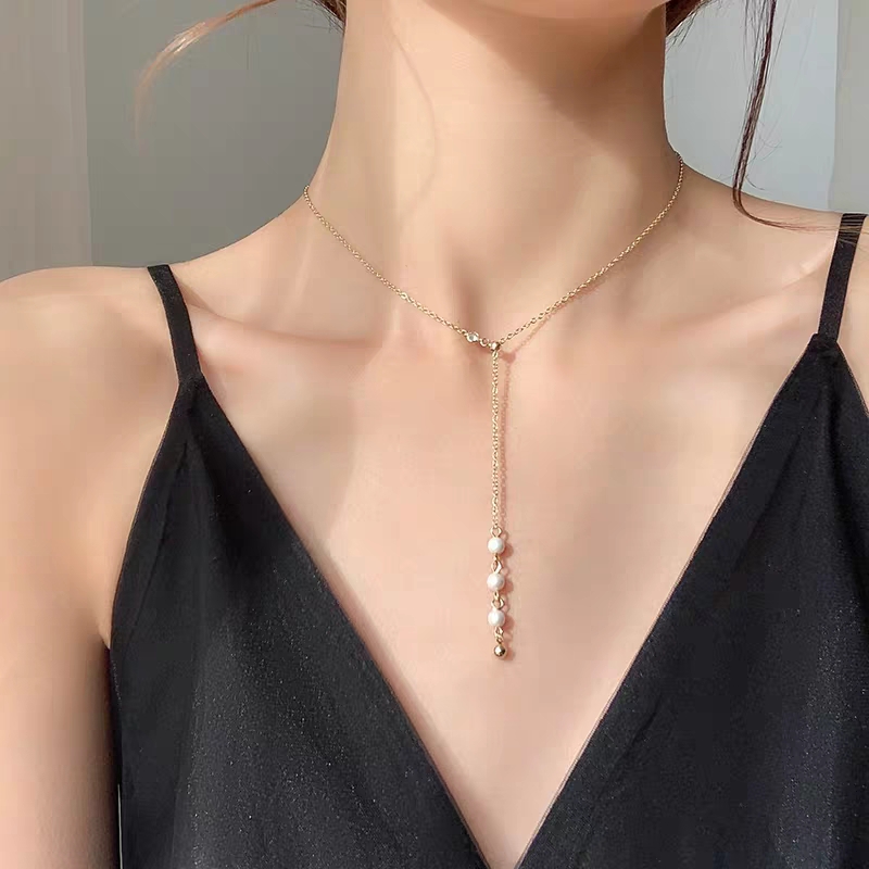 Three Zhenzhuinsfengsen necklaces, female minimalist temperament, choker collarbone chain, summer niche neck chain
Three Zhenzhuinsfengsen necklaces, female minimalist temperament, choker collarbone chain, summer niche neck chain