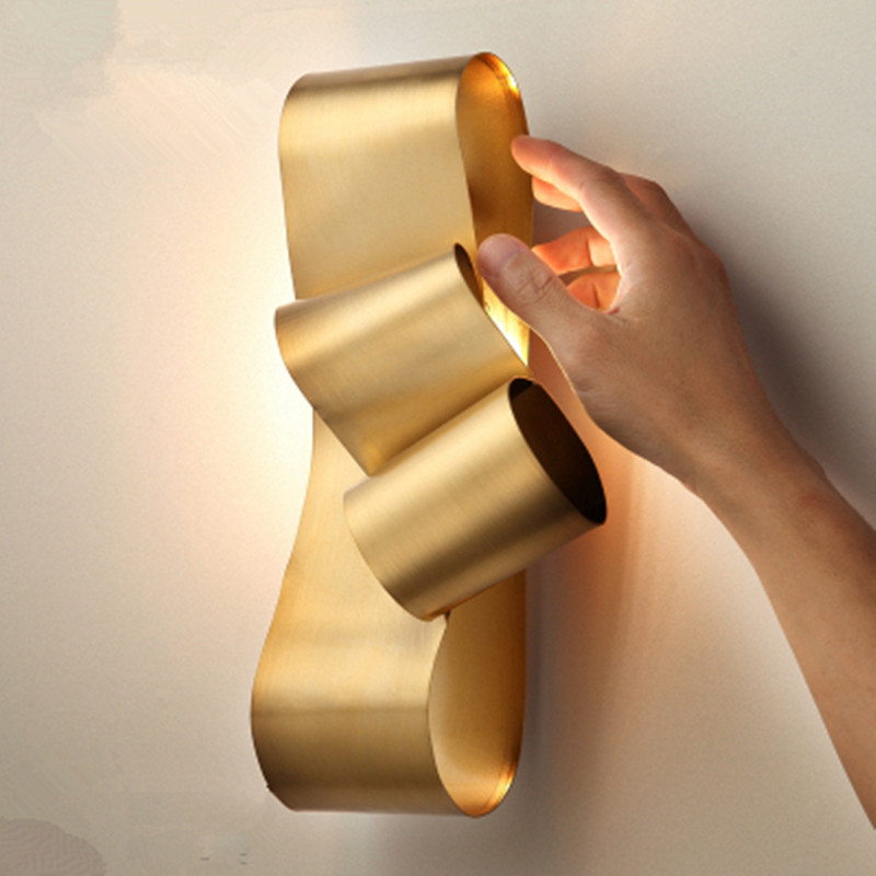 2020 wall lamp living room light luxury golden creative personality bedroom bedside lamp Nordic modern minimalist aisle lighting
2020 wall lamp living room light luxury golden creative personality bedroom bedside lamp Nordic modern minimalist aisle lighting