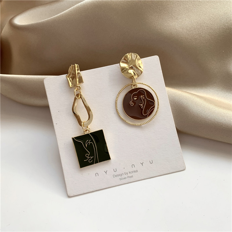 Dangle Earrings Creative Womans Stud Earring Round Ladies Wedding Fashion Lady Korean Yellow Gold Color Vintage Alloy Brincos
Dangle Earrings Creative Womans Stud Earring Round Ladies Wedding Fashion Lady Korean Yellow Gold Color Vintage Alloy Brincos