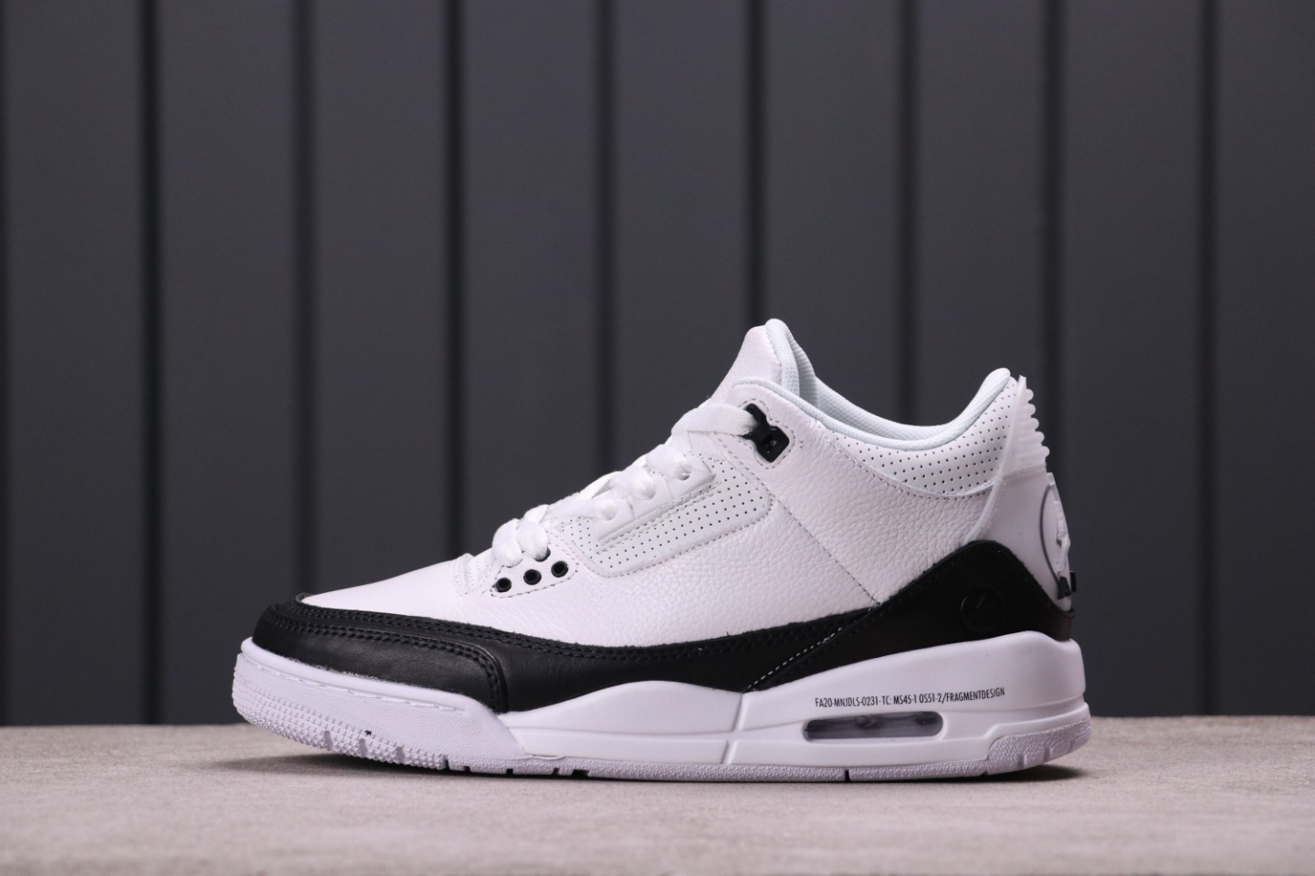 2020 New 3 fragment Blue Men Basketball Shoes Black White Traienrs Red Cement Chicago UNC Sport Fire Infrared Mens Sneakers
2020 New 3 fragment Blue Men Basketball Shoes Black White Traienrs Red Cement Chicago UNC Sport Fire Infrared Mens Sneakers