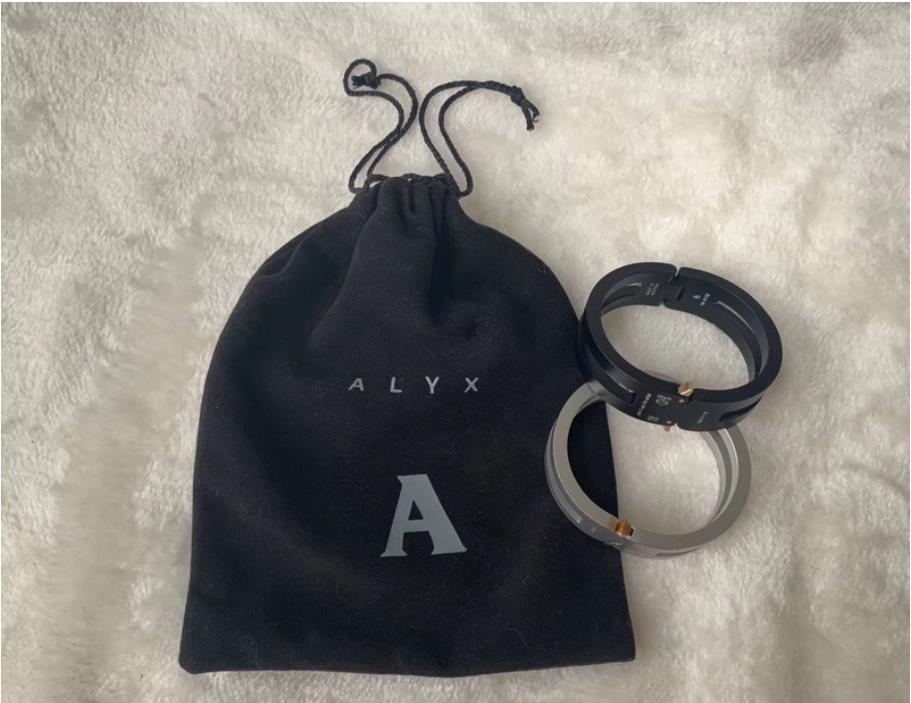 20ss Latest ALYX Aluminium Alloy Bracelet Men Women High Street Unisex Couples Jewelry Bangles ALYX Accessorie
20ss Latest ALYX Aluminium Alloy Bracelet Men Women High Street Unisex Couples Jewelry Bangles ALYX Accessorie