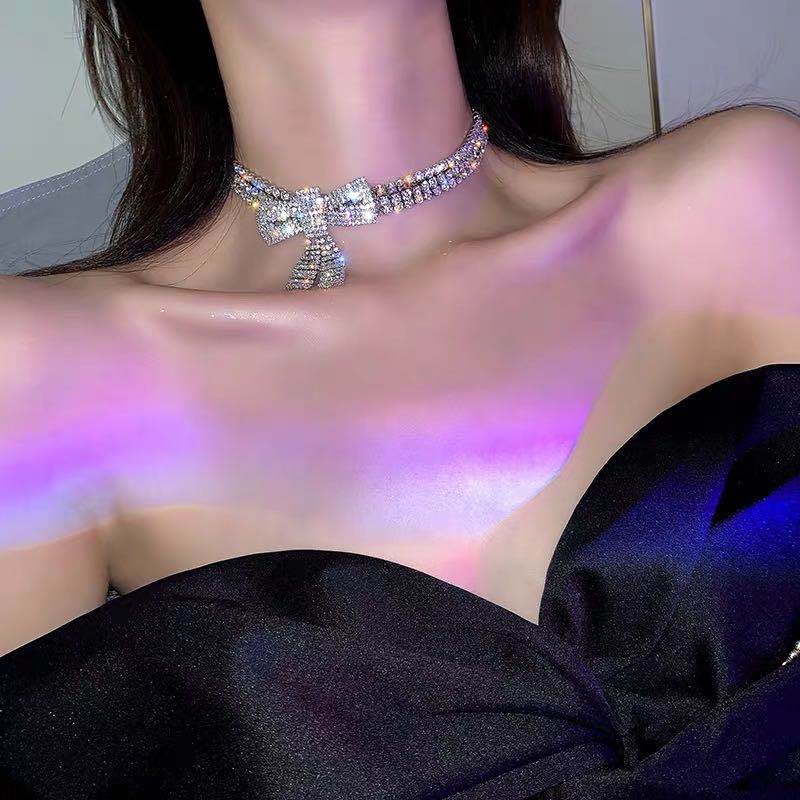 Fashion Net red hot sale bow shaped temperament women's multi-layer clavicle Necklace shiny Crystal Rhinestone Jewelry Gift
Fashion Net red hot sale bow shaped temperament women's multi-layer clavicle Necklace shiny Crystal Rhinestone Jewelry Gift