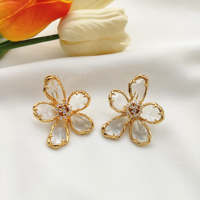 Bohemia Big Flower petals Gold Stud Earrings Women Hyperbole High quality Glass Crystal Earrings Bridal Jewelry Accessories
Bohemia Big Flower petals Gold Stud Earrings Women Hyperbole High quality Glass Crystal Earrings Bridal Jewelry Accessories