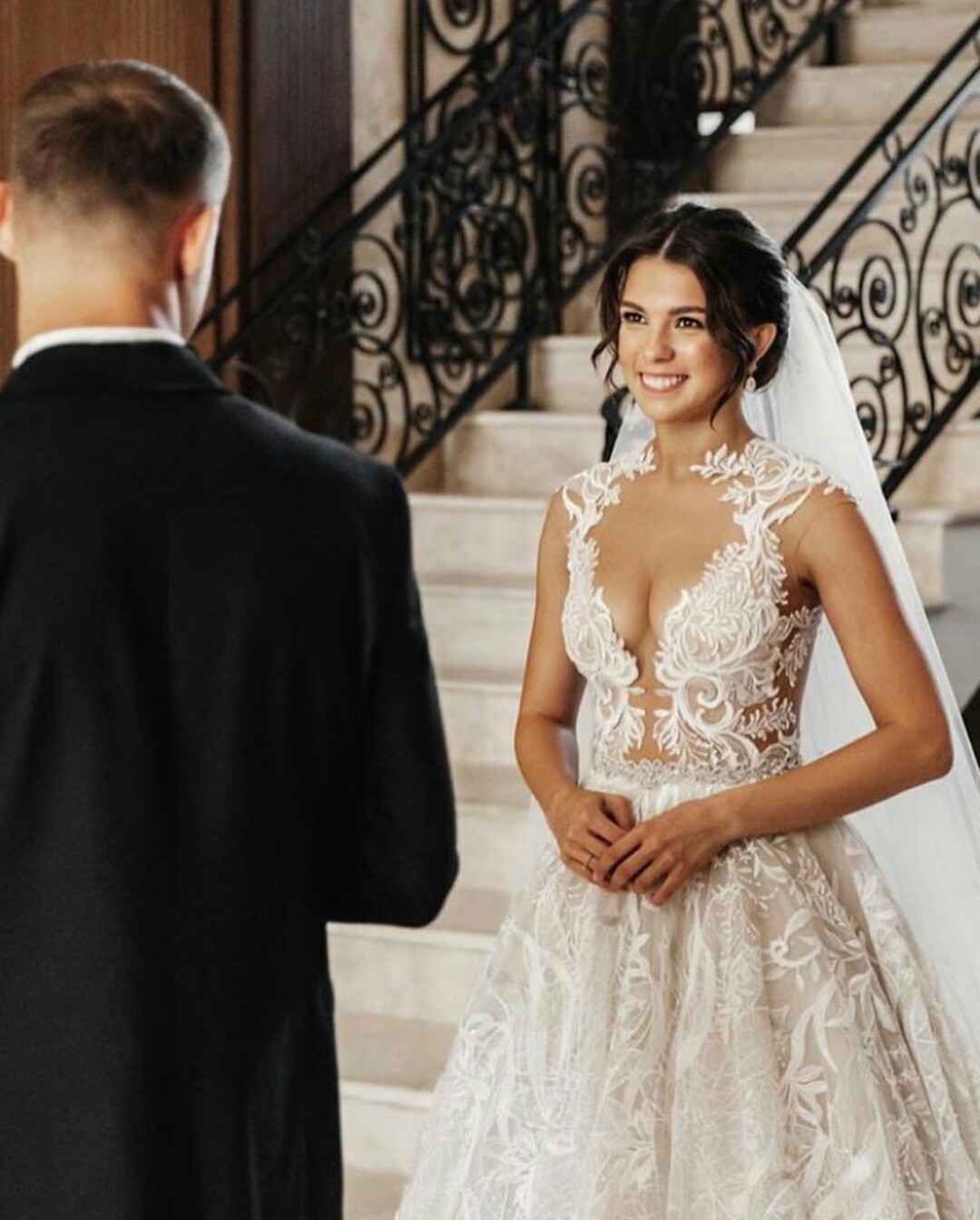 2021 Elegant Lace Wedding Dresses with Veil Sweep Train Sleeveless Illusion Bridal Gowns vestido de novia