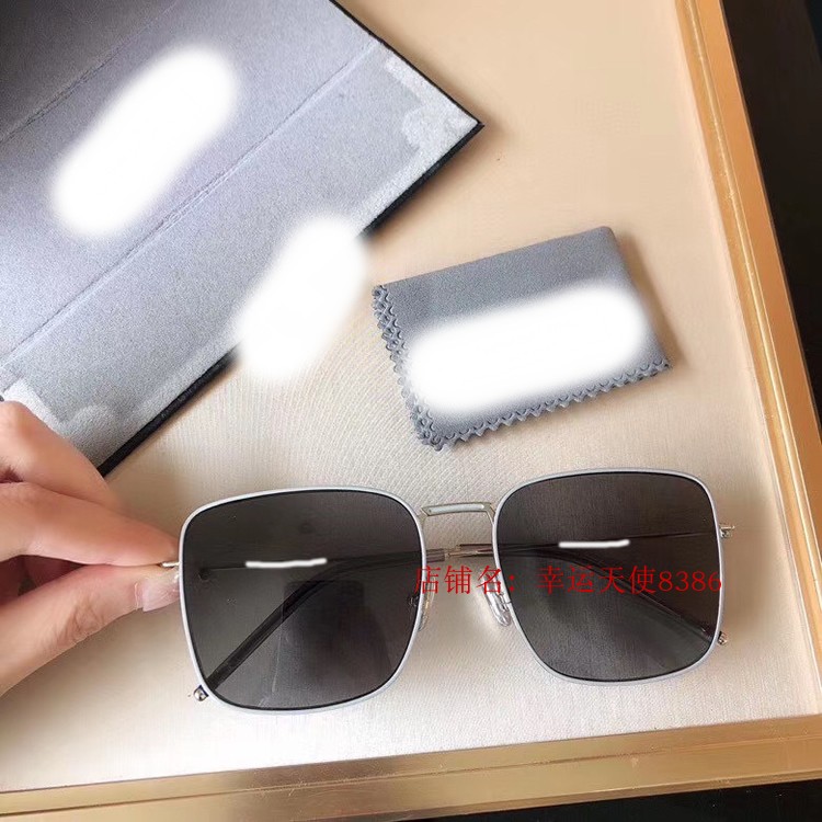 CXZ700514 European and American luxury women's box face-lift ultra-light sun eyes 2020 simple plain myopia frame sunglasses
CXZ700514 European and American luxury women's box face-lift ultra-light sun eyes 2020 simple plain myopia frame sunglasses