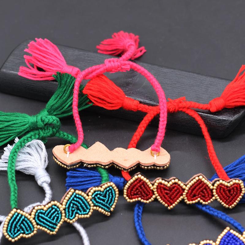 Small row heart shaped ball bracelet Ladies beauty bracelet Fashion temperament dance party travel commemorative 601
Small row heart shaped ball bracelet Ladies beauty bracelet Fashion temperament dance party travel commemorative 601
