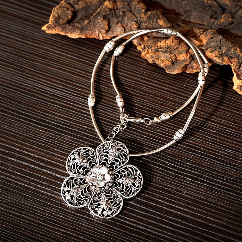 Vintage Silver Color Flower Maxi Tibetan Jewelry Necklaces 2020 Boho Pendants Collares Womens Necklaces
Vintage Silver Color Flower Maxi Tibetan Jewelry Necklaces 2020 Boho Pendants Collares Womens Necklaces