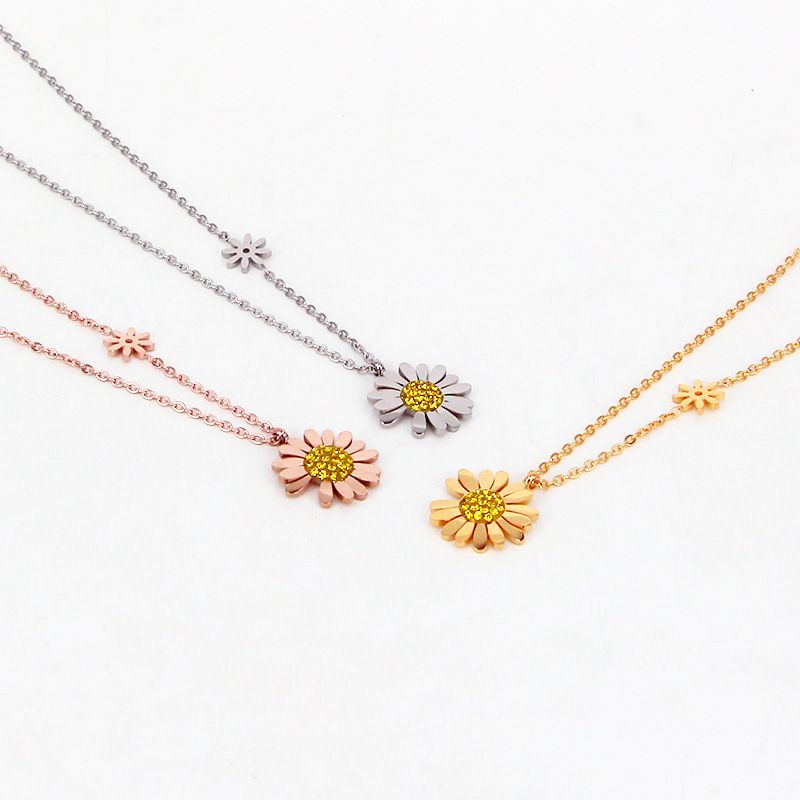 New Stainless Steel Daisy Necklace Hot Summer Flower Pendant Necklace Crystal Women Female Lady Party Gift factory price
New Stainless Steel Daisy Necklace Hot Summer Flower Pendant Necklace Crystal Women Female Lady Party Gift factory price