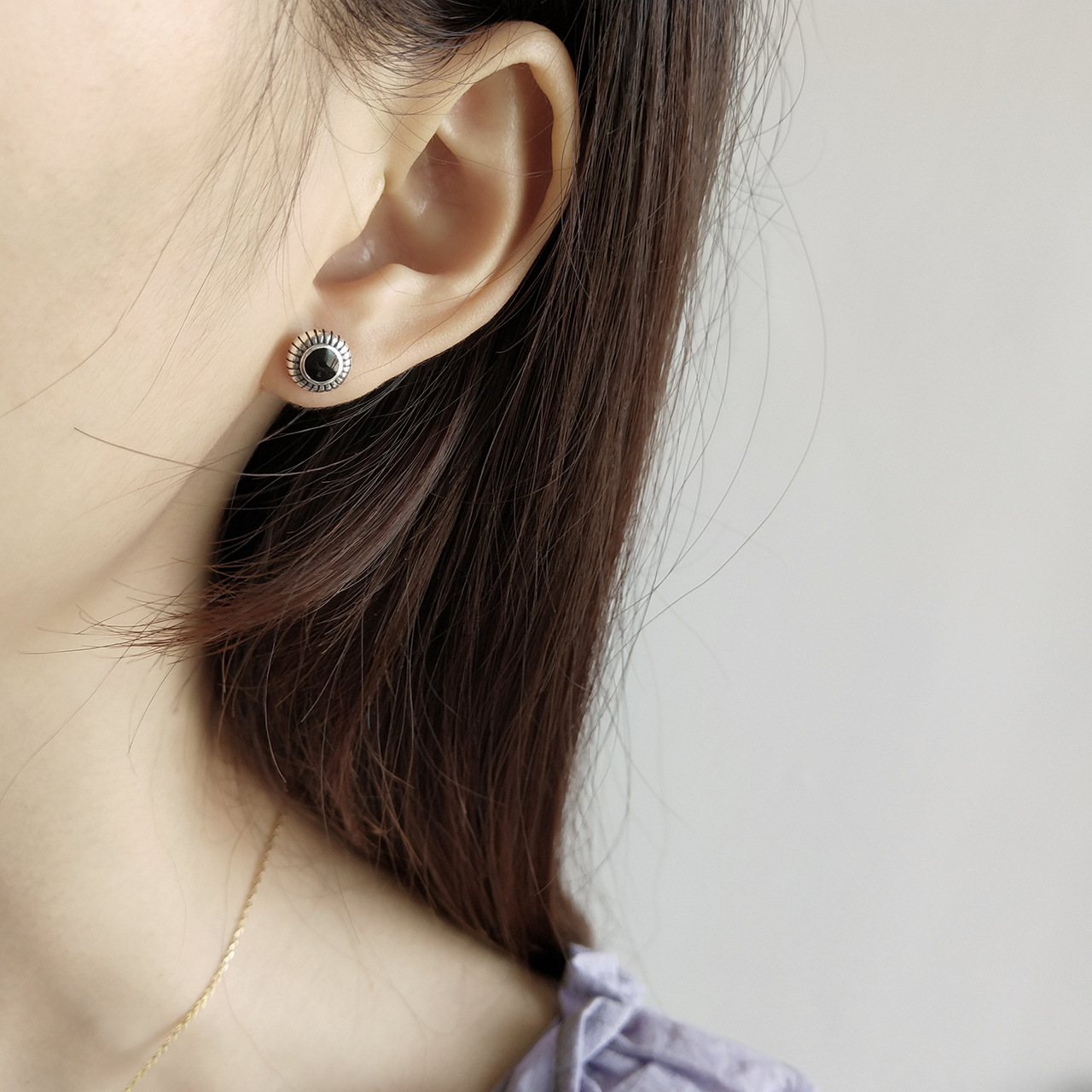 Vintage style 925 sterling silver stud handmade earrings American European antique silver designer stud earrings with black enamal for women