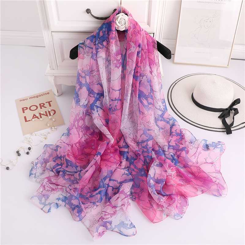 2020 Designer Merk Vrouwen Sjaal Zomer Zijden Sjaals Grote Maat Bloem Print Hijaabs Hals Lady Foulard Stola 74 "X 55, Blue;gray
2020 Designer Merk Vrouwen Sjaal Zomer Zijden Sjaals Grote Maat Bloem Print Hijaabs Hals Lady Foulard Stola 74 "X 55, Blue;gray