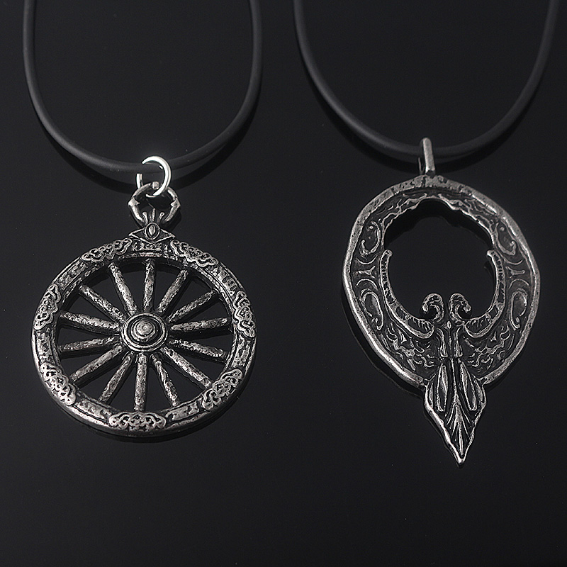 Popular Games Bloody Necklace Crow Badge Necklace Women Men Fashion Retro Pendant Cosplay Jewelry Accessories
Popular Games Bloody Necklace Crow Badge Necklace Women Men Fashion Retro Pendant Cosplay Jewelry Accessories