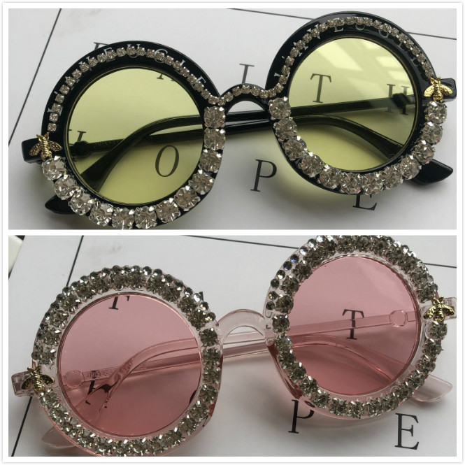 2pcs/lot Yellow Lens Women Mens Sunglasses Diamond Handmade Luxury Eyewear Small Round Frame Sun Glasses UV400 Eyeglasses oculos
2pcs/lot Yellow Lens Women Mens Sunglasses Diamond Handmade Luxury Eyewear Small Round Frame Sun Glasses UV400 Eyeglasses oculos