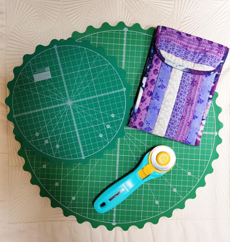 Self Healing Rotary Cutting Mat for Office School Supplies Quilting, Paper Craft, Clay Craft, Art Craft size 8 inch (20cmX20cm
Self Healing Rotary Cutting Mat for Office School Supplies Quilting, Paper Craft, Clay Craft, Art Craft size 8 inch (20cmX20cm