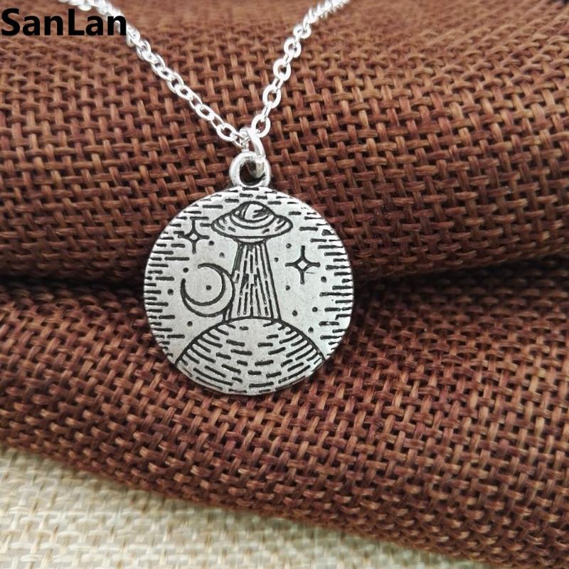 1pcs new Arriva antique silver plated Spaceship Necklace Vintage Pendant Jewelry SanLan
1pcs new Arriva antique silver plated Spaceship Necklace Vintage Pendant Jewelry SanLan
