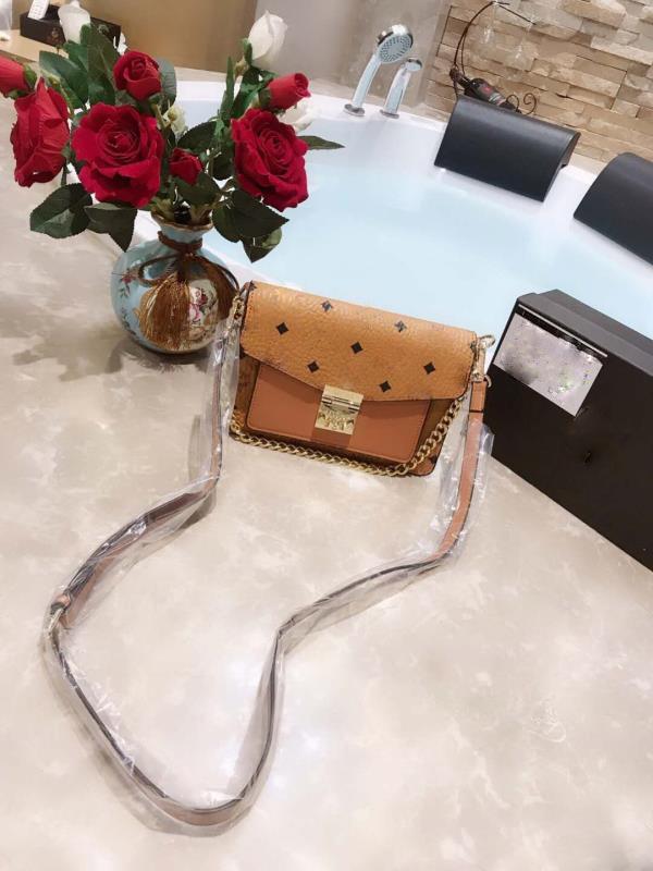 Designer designs high-quality famous brand fashionable all-around women's bag with black and yellow color, 2020 new style is available., Yellow tuba
Designer designs high-quality famous brand fashionable all-around women's bag with black and yellow color, 2020 new style is available., Yellow tuba