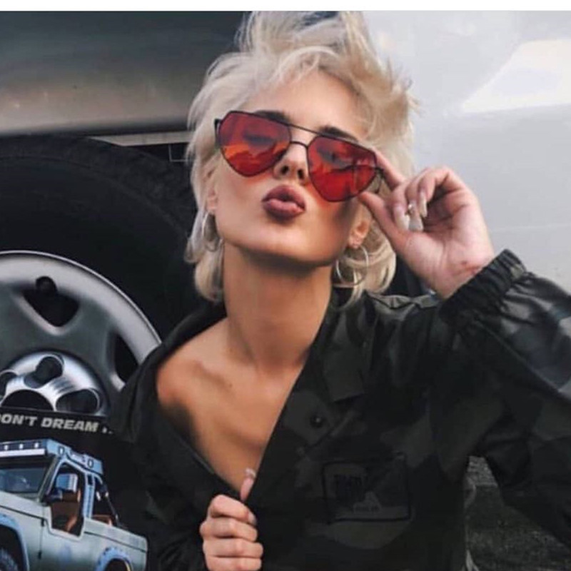 Luxury fashion irregular sunglasses women men Cute funny triangle glasses Ocean lens metal frame sun glasses lunette de soleil
Luxury fashion irregular sunglasses women men Cute funny triangle glasses Ocean lens metal frame sun glasses lunette de soleil