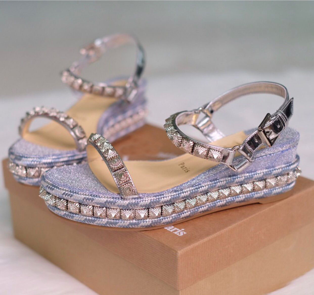 Famous Designer Womens Wedges Sexy Ladies Gladiator Sandals Women Studs High Heels Brand-luxury Red Bottom Shoes Party Wedding EU43,With Box, Black
Famous Designer Womens Wedges Sexy Ladies Gladiator Sandals Women Studs High Heels Brand-luxury Red Bottom Shoes Party Wedding EU43,With Box, Black