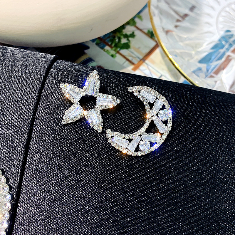 Japan Korean fashion jewelry luxury crystal zircon stud earrings asymmetric stars moon earrings wedding party earring for women
Japan Korean fashion jewelry luxury crystal zircon stud earrings asymmetric stars moon earrings wedding party earring for women