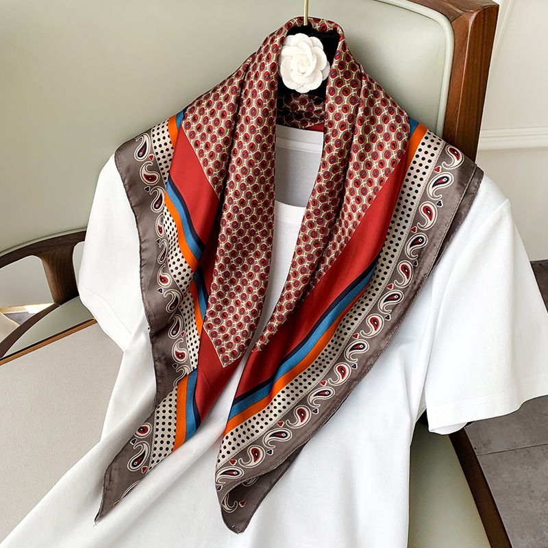 2020 fashion spring and autumn New style headscarf women's printing large square scarf Luxury Travel Shawl lady Beach silk scarf
2020 fashion spring and autumn New style headscarf women's printing large square scarf Luxury Travel Shawl lady Beach silk scarf