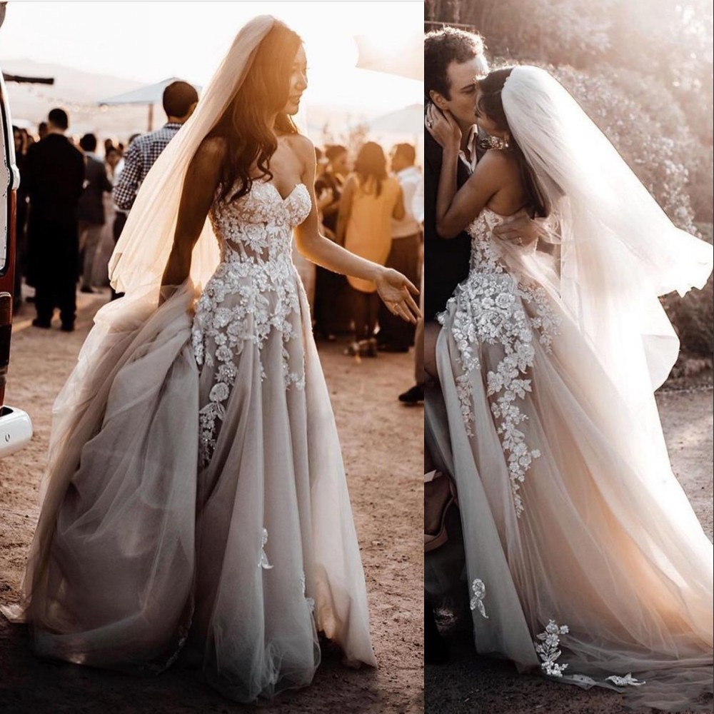 2023 A Line Wedding Dresses Bohemia Sexy Summer Beach Boho Sweetheart Sleeveless Lace Appliques Crystal Beads Split Tulle Open Back Bridal Gowns