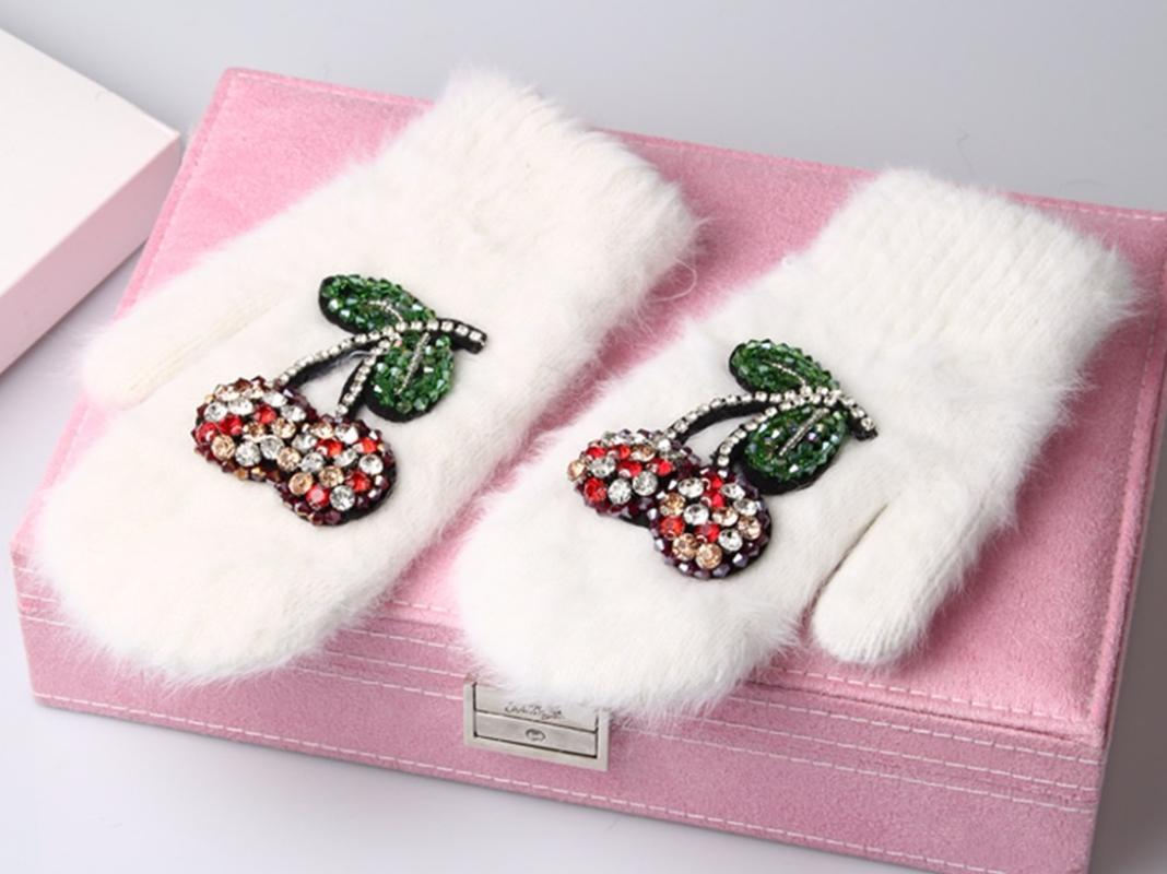 2020 Winter Gloves Luxury Crystal Cherry decoration fur gloves For Woman winter girls Mittens
2020 Winter Gloves Luxury Crystal Cherry decoration fur gloves For Woman winter girls Mittens