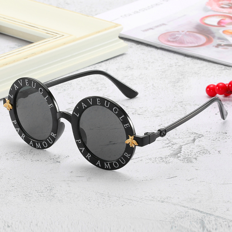 Children Round Clock Sunglasses Fashion Bee Rivet Decoration Gradient Kid Sun Glasses Boy Girl Unisex Retro UV400 Mirror Goggle 
Children Round Clock Sunglasses Fashion Bee Rivet Decoration Gradient Kid Sun Glasses Boy Girl Unisex Retro UV400 Mirror Goggle