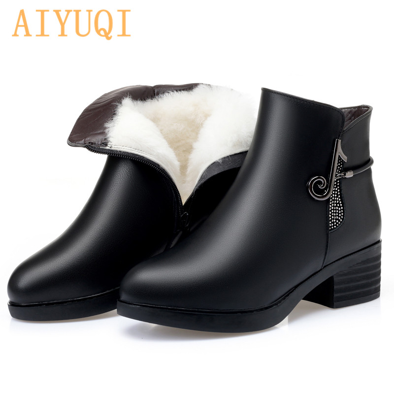 Full Cowhide Winter Shoes Women's Booties Thick With Non-slip Wool Warm Large Size Mother Snow Boots Shiny Women's Ankle Boots, Black fluff 
Full Cowhide Winter Shoes Women's Booties Thick With Non-slip Wool Warm Large Size Mother Snow Boots Shiny Women's Ankle Boots, Black fluff