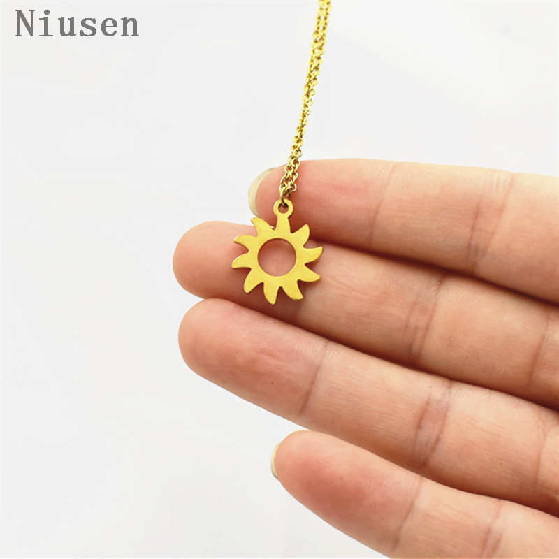 Sun Necklace For Women Stainless steel Sunshine Dainty Minimalist Jewelry Fashion Geometric Hollow Round Chain Pendant Statement
Sun Necklace For Women Stainless steel Sunshine Dainty Minimalist Jewelry Fashion Geometric Hollow Round Chain Pendant Statement