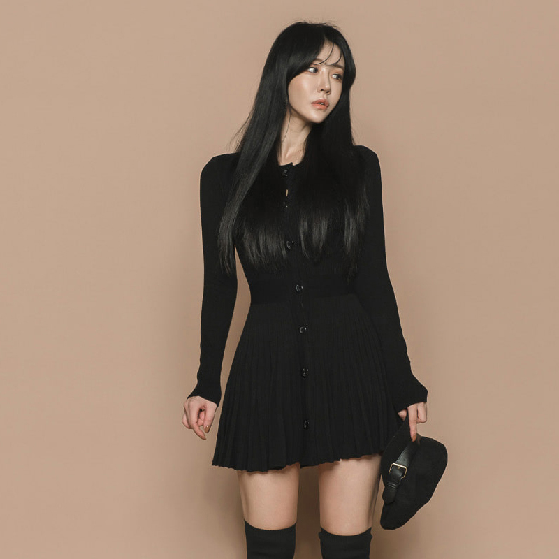 Qiu dong han edition installs A new round neck long sleeve A word skirt falbala knitting dress female black dress
Qiu dong han edition installs A new round neck long sleeve A word skirt falbala knitting dress female black dress