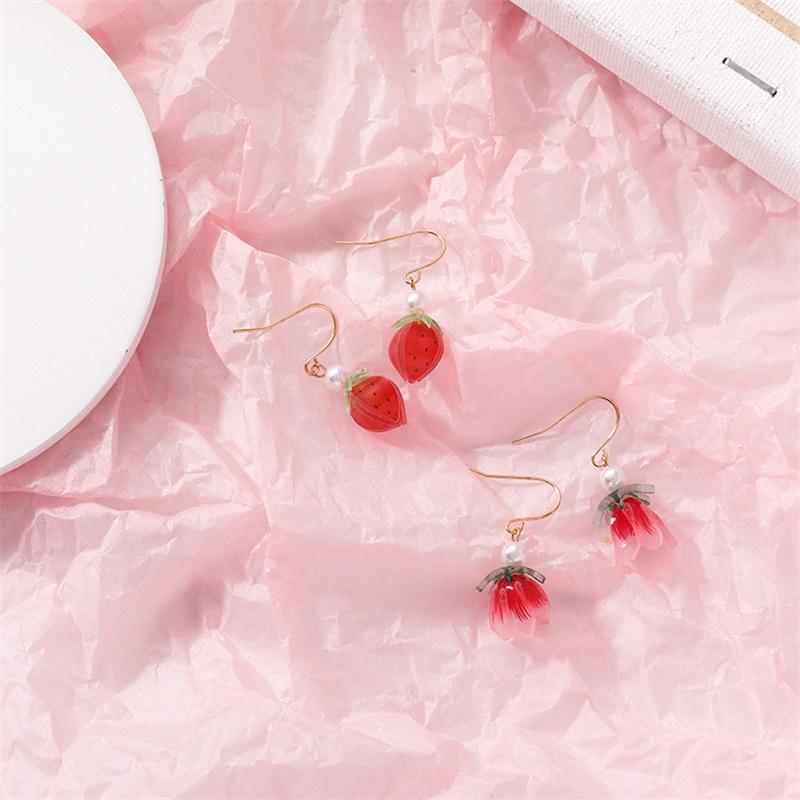 2020New Product Launch Girl Sweet Cute Pearl Acrylic Strawberry Flower Earrings Summer Fashion Short Section Fruit Women Jewelry
2020New Product Launch Girl Sweet Cute Pearl Acrylic Strawberry Flower Earrings Summer Fashion Short Section Fruit Women Jewelry