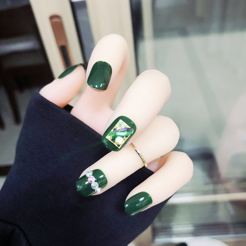 24pcs/box Green color 3D Rhinestones fake nails with design and glue Short Size round head Full cover acrylic Nail Tips press on, As show
24pcs/box Green color 3D Rhinestones fake nails with design and glue Short Size round head Full cover acrylic Nail Tips press on, As show