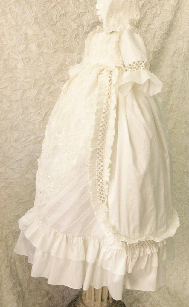 2021 Luxury Sequins Christening Gowns For Cute Baby Girl Lace Flowers Appliqued Pearls Baptism Dresses With Bonnet First Communication Dress
