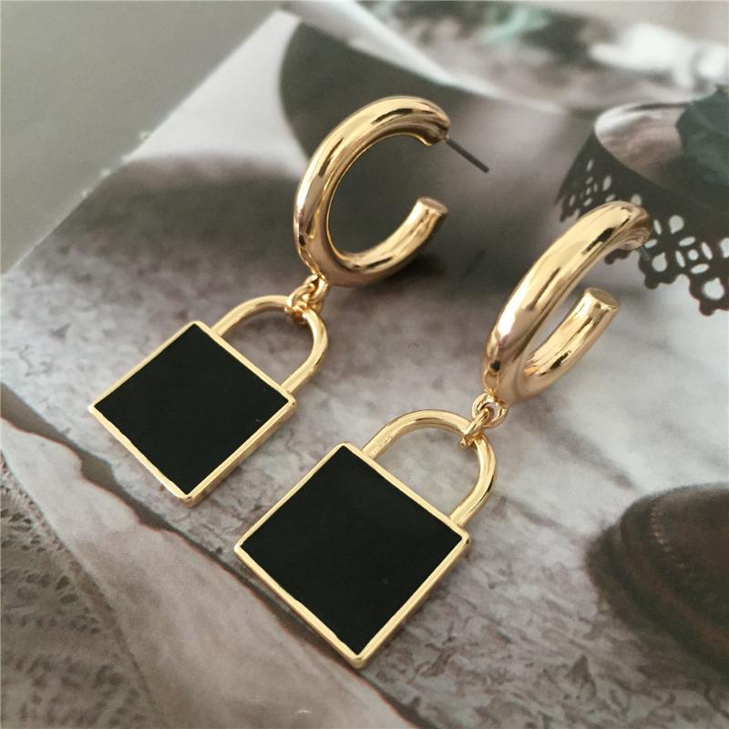New Fashion Vintage Gold Color Hoop with O-T Ring Pendant Earrings Black Enamel Lock Pendant Earrings for Women Jewelry
New Fashion Vintage Gold Color Hoop with O-T Ring Pendant Earrings Black Enamel Lock Pendant Earrings for Women Jewelry