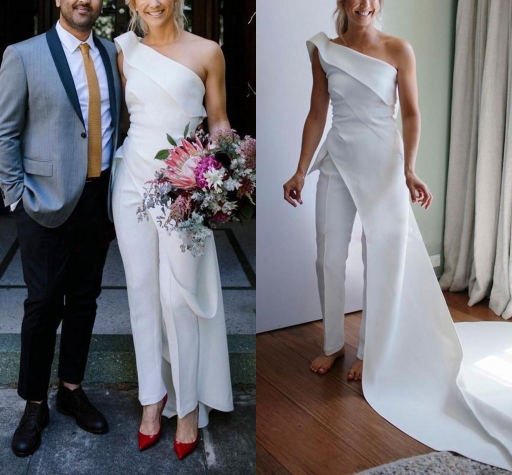 Simple One Shoulder Jumpsuits Bohemian Wedding Dress with Long Train 2022 Country Garden Bridal Dresses Weddding Gowns Pant Suits Ivory Bride Jumpsuit