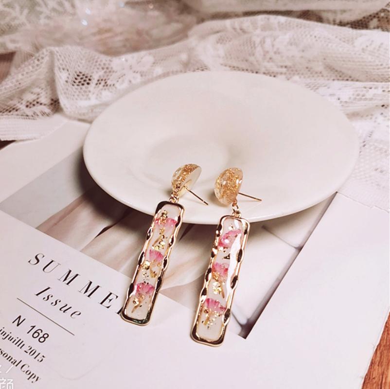 Shiny Side New Accessories Vintage Handmade Natural Flower Stud Earrings for Women Gift Cute Acrylic Beads Earrings
Shiny Side New Accessories Vintage Handmade Natural Flower Stud Earrings for Women Gift Cute Acrylic Beads Earrings