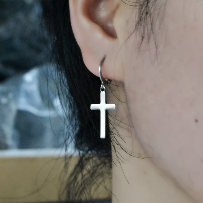 Drop Earrings for women Fashion jewelry clip on ear without piercing stainless steel cross Chain pendant Sexy men Dangle earring
Drop Earrings for women Fashion jewelry clip on ear without piercing stainless steel cross Chain pendant Sexy men Dangle earring