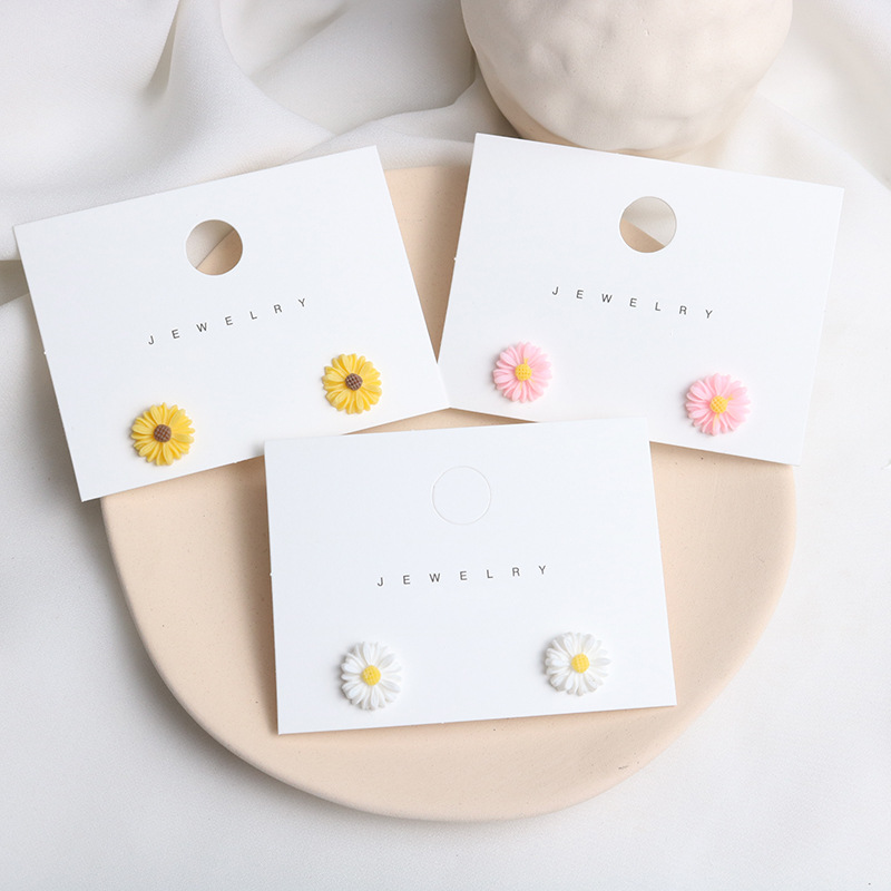 Cartoon Little Daisy earring women alloy earring cute funny novelty High quality fresh simple jewelry ear accessories oorknopjes
Cartoon Little Daisy earring women alloy earring cute funny novelty High quality fresh simple jewelry ear accessories oorknopjes