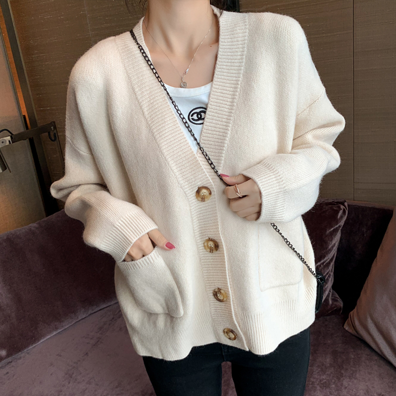 Fashion Women Autumn Winter V Neck Beige Sweater Full Sleeve Single Breasted Loose Knitted Cardigan Coat Pockets Female
Fashion Women Autumn Winter V Neck Beige Sweater Full Sleeve Single Breasted Loose Knitted Cardigan Coat Pockets Female