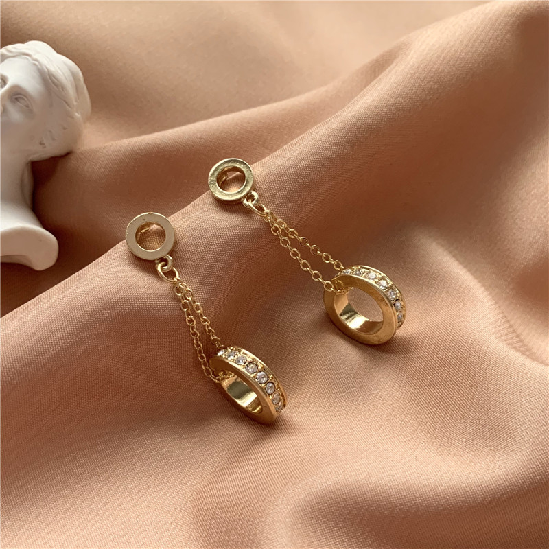 Round Pendant Earring Women Simple Drop Stud Earrings Lady Fashion Jewelry Wedding European Yellow Gold Color Vintage Stainless
Round Pendant Earring Women Simple Drop Stud Earrings Lady Fashion Jewelry Wedding European Yellow Gold Color Vintage Stainless