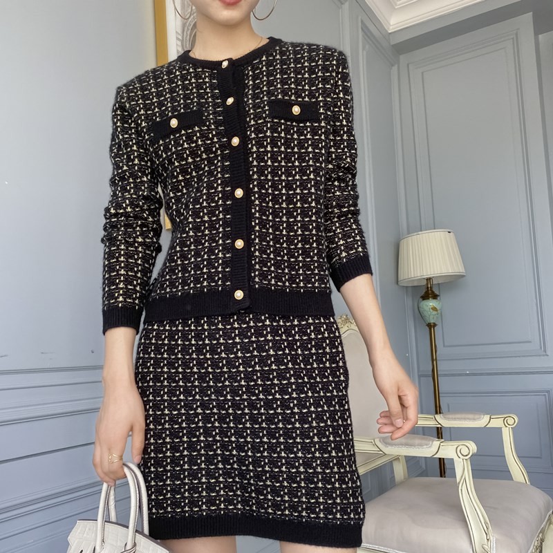 autumn winter Woman Cashmere Wool Knitted Suit Fashion Female Single-breasted knitted long-sleeved top + hip skirt suit, As picture 
autumn winter Woman Cashmere Wool Knitted Suit Fashion Female Single-breasted knitted long-sleeved top + hip skirt suit, As picture