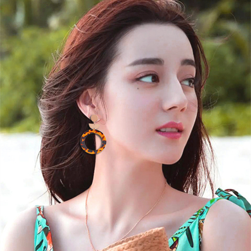 PINIYA 2020 New Beachleopard print Earrings Acrylic Big Hollow Round Circle Geometry Resin Dangle Drop Earring Women Jewelry
PINIYA 2020 New Beachleopard print Earrings Acrylic Big Hollow Round Circle Geometry Resin Dangle Drop Earring Women Jewelry