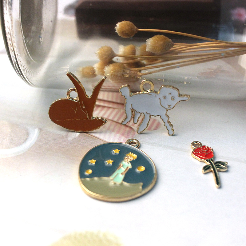 5pcs New DIY fairy tale little prince alloy key chain accessories gold pendant Christmas couple gift
5pcs New DIY fairy tale little prince alloy key chain accessories gold pendant Christmas couple gift