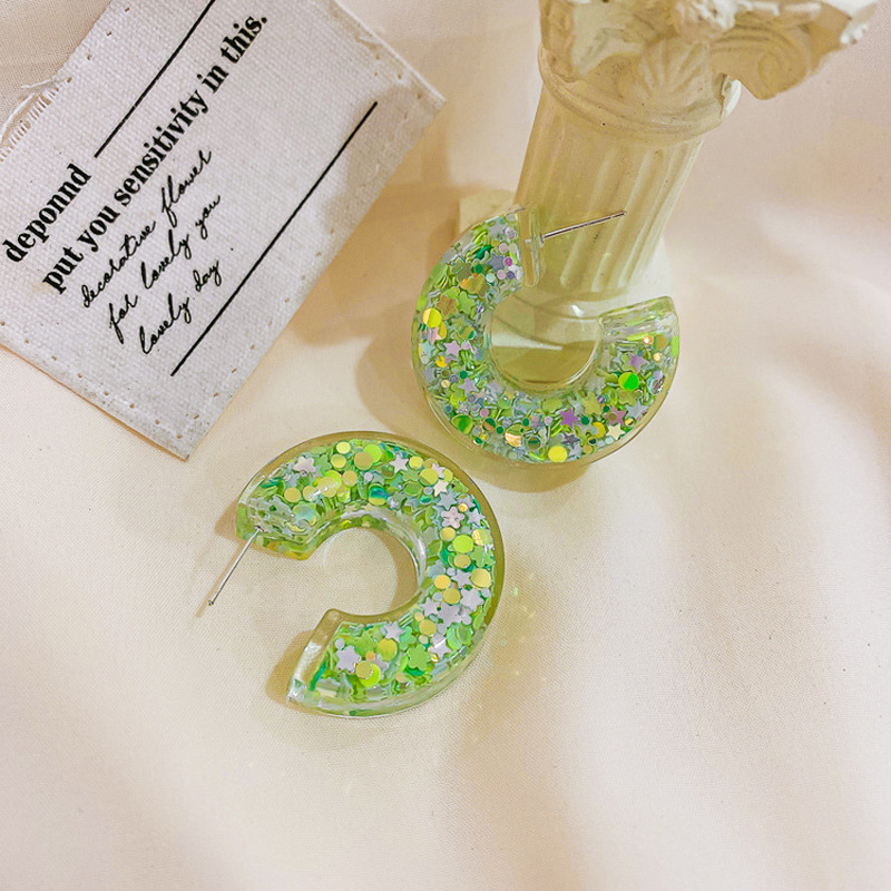 Transparent Resin Glitter C Shape Earrings for Women Girls Clear Arcylic Circle Open Hoop Earrings Statement Party Jewelry Gifts
Transparent Resin Glitter C Shape Earrings for Women Girls Clear Arcylic Circle Open Hoop Earrings Statement Party Jewelry Gifts