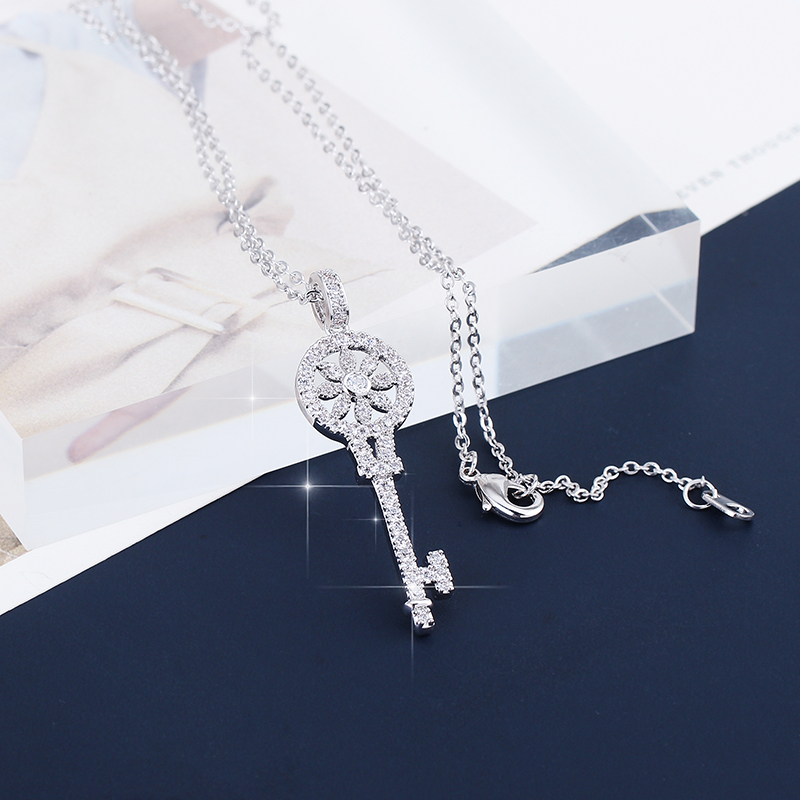 XIUMEIYIZU New fashion key shaped statement necklaces for women jewelry copper zircon rhinestone key charms pendants necklace
XIUMEIYIZU New fashion key shaped statement necklaces for women jewelry copper zircon rhinestone key charms pendants necklace