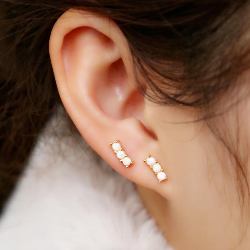 2020 drop shipping delicate tiny bar 925 Sterling Sliver Fashion Jewelry three opal tiny Cubic Zirconia Stud Earrings for Women
2020 drop shipping delicate tiny bar 925 Sterling Sliver Fashion Jewelry three opal tiny Cubic Zirconia Stud Earrings for Women